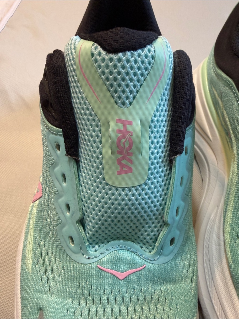 Hoka Women’s Bondi 9 Wide Mint Green Sneakers with Pink Accents- New - Picture 5 of 10
